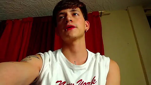 Snapshot of GabyThoms chatting on January 2025 07:38:02 AM GabyThoms online show from January 2025 07:38:02 AM