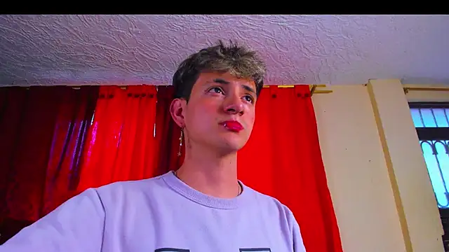 Snapshot of GabyThoms chatting on January 2025 09:37:01 PM GabyThoms online show from January 2025 09:37:01 PM