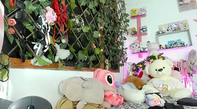 LunaDeCristall online show from February 2025 04:44:02 AM