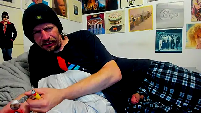 Snapshot of cloudyystar666 chatting on December 2025 09:13:02 AM cloudyystar666 online show from December 2025 09:13:02 AM