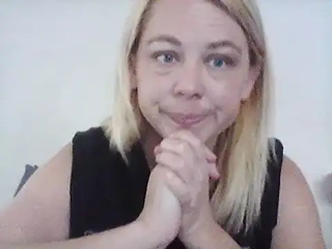 Snapshot of burrkitty chatting on December 2024 12:23:01 AM burrkitty online show from December 2024 12:23:01 AM