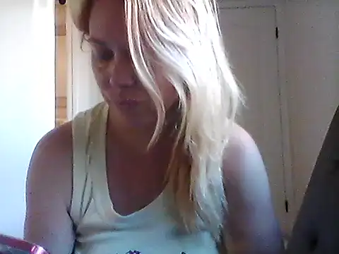 Snapshot of burrkitty chatting on November 2025 10:33:02 PM burrkitty online show from November 2025 10:33:02 PM