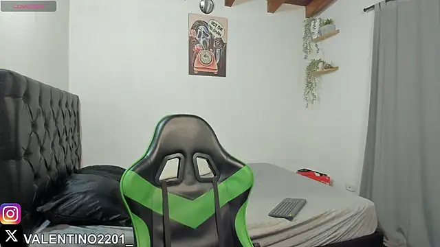 Valentino Xander online show from October 2025 12:31:01 AM