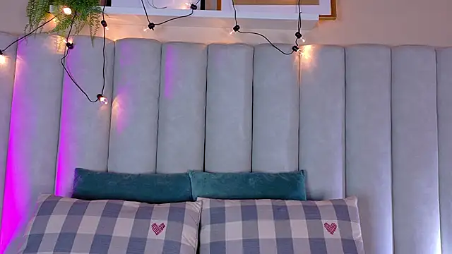 Snapshot of EngelStone chatting on October 2025 07:48:02 PM EngelStone online show from October 2025 07:48:02 PM