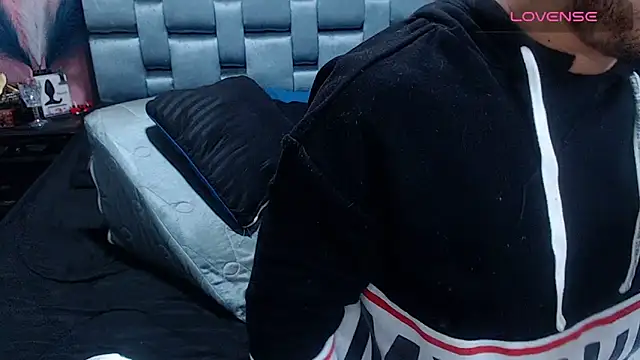 Piggy Eddy online show from December 2024 01:28:01 PM