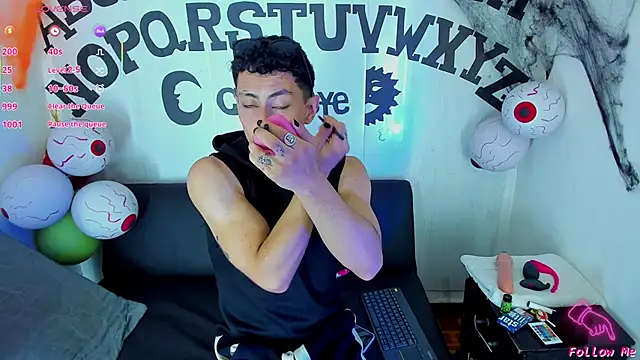 Piggy Eddy online show from October 2025 08:29:01 PM