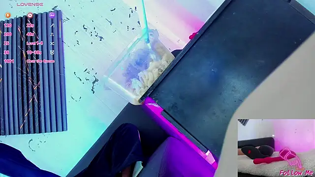 Piggy Eddy online show from November 2025 12:53:02 AM