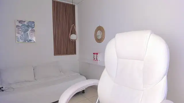 Snapshot of TiffanyWright chatting on December 2025 02:00:02 PM TiffanyWright online show from December 2025 02:00:02 PM