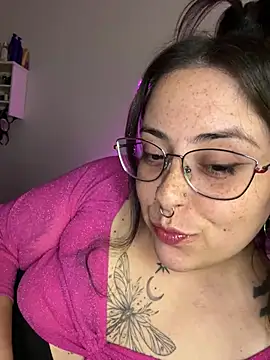 Snapshot of Mizztikaa chatting on March 2025 03:44:02 AM Mizztikaa online show from March 2025 03:44:02 AM