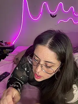 Snapshot of Mizztikaa chatting on March 2025 10:42:01 PM Mizztikaa online show from March 2025 10:42:01 PM