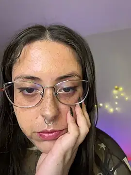 Snapshot of Mizztikaa chatting on May 2026 06:24:02 PM Mizztikaa online show from May 2026 06:24:02 PM