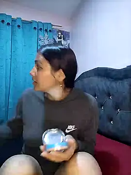 Snapshot of Nahiara_velez chatting on February 2025 11:45:01 PM Nahiara velez online show from February 2025 11:45:01 PM