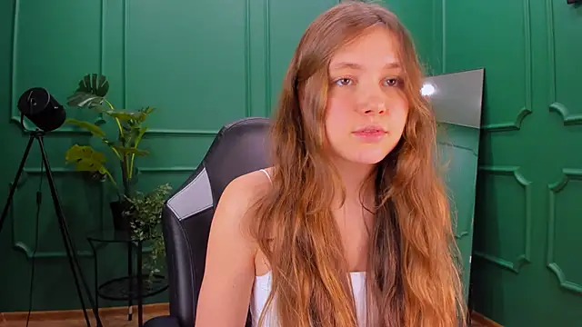 Snapshot of MaryannSoftt chatting on February 2025 06:48:02 PM MaryannSoftt online show from February 2025 06:48:02 PM