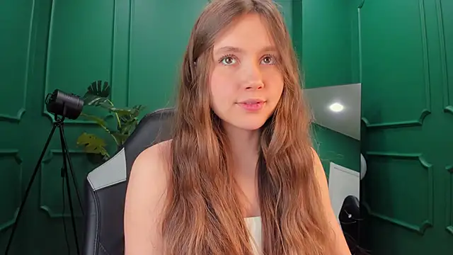 Snapshot of MaryannSoftt chatting on February 2025 02:57:01 PM MaryannSoftt online show from February 2025 02:57:01 PM