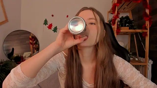 Snapshot of MaryannSoftt chatting on December 2025 04:34:02 PM MaryannSoftt online show from December 2025 04:34:02 PM