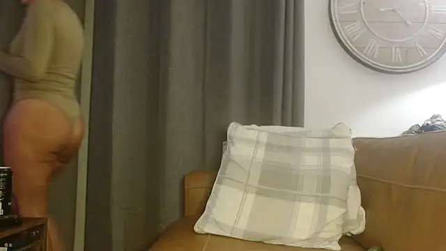 UKSYDNEYFOX online show from January 2025 08:35:01 PM