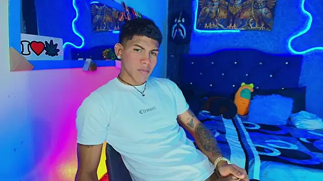 Damian latinxxx online show from January 2025 05:32:02 AM