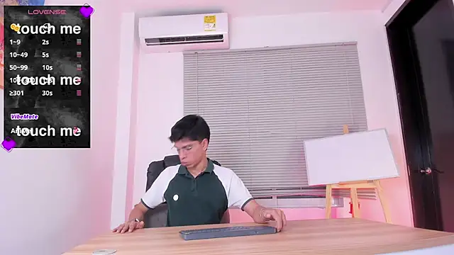 Santy carrington online show from April 2026 08:42:01 PM