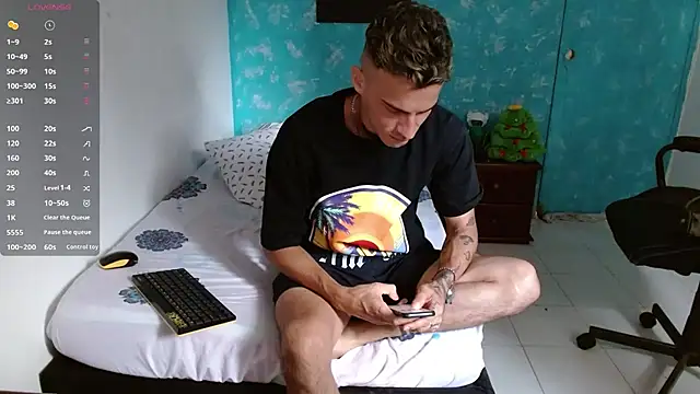 bray hotboy777 online show from December 2024 09:24:01 PM