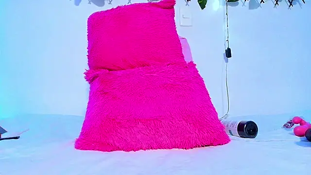 Snapshot of Aleesha_17 chatting on December 2024 10:34:02 AM Aleesha 17 online show from December 2024 10:34:02 AM