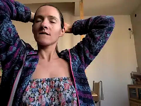 Snapshot of Milky_hairy_mommy chatting on February 2025 11:10:02 AM Milky hairy mommy online show from February 2025 11:10:02 AM