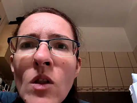 Snapshot of Milky_hairy_mommy chatting on October 2025 08:43:01 AM Milky hairy mommy online show from October 2025 08:43:01 AM