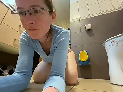 Snapshot of Milky_hairy_mommy chatting on January 2026 08:46:02 PM Milky hairy mommy online show from January 2026 08:46:02 PM