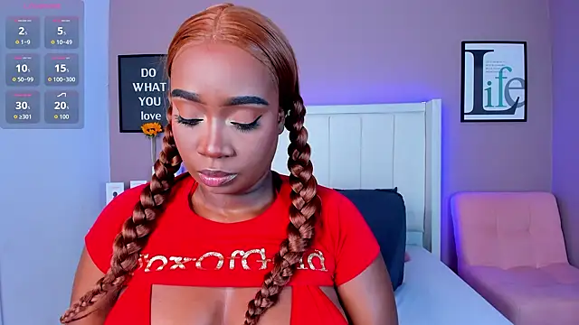 Britanymooree online show from September 2025 07:39:02 PM