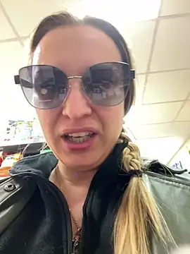 Snapshot of OlgaBuzzz chatting on March 2025 07:47:02 AM OlgaBuzzz online show from March 2025 07:47:02 AM