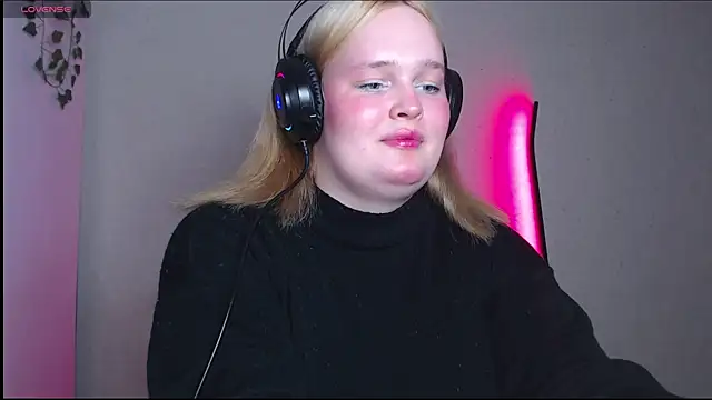 rozzhaos8 online show from October 2025 07:08:01 PM