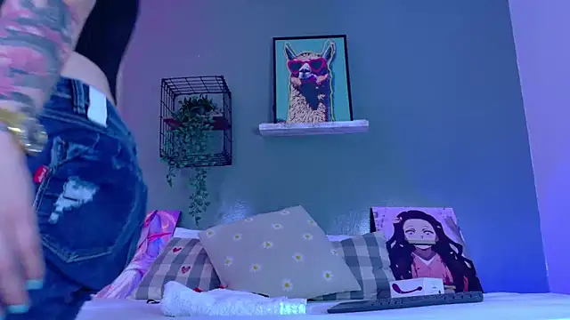 AmbarHills 1 online show from December 2025 11:37:02 AM