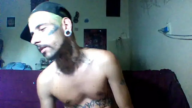 Snapshot of sellvageria chatting on February 2026 06:37:02 PM sellvageria online show from February 2026 06:37:02 PM