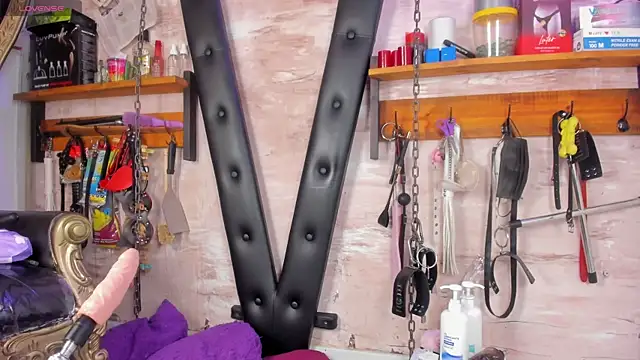 Snapshot of Madame_pain_ chatting on July 2026 12:42:02 PM Madame pain online show from July 2026 12:42:02 PM