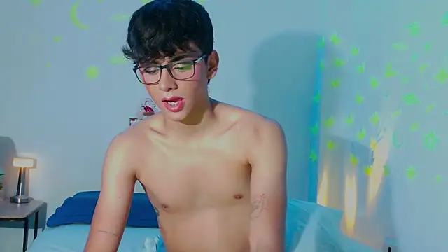 Snapshot of arnold_laurent_ chatting on December 2024 04:12:02 AM arnold laurent online show from December 2024 04:12:02 AM