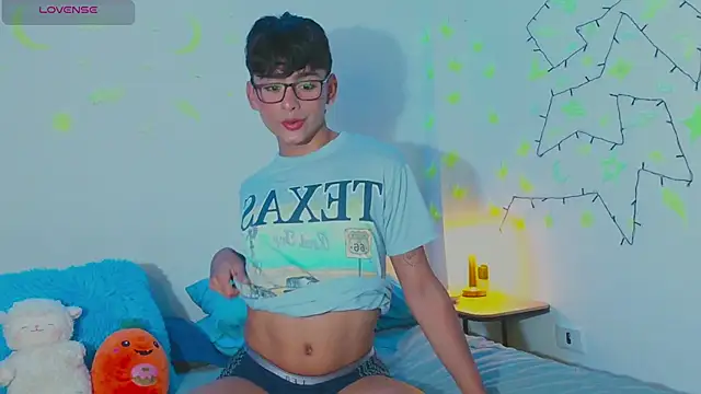 Snapshot of arnold_laurent_ chatting on January 2025 10:52:01 PM arnold laurent online show from January 2025 10:52:01 PM