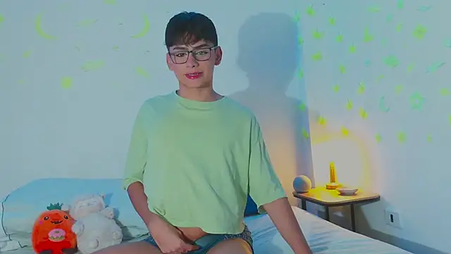 Snapshot of arnold_laurent_ chatting on February 2025 08:56:01 PM arnold laurent online show from February 2025 08:56:01 PM