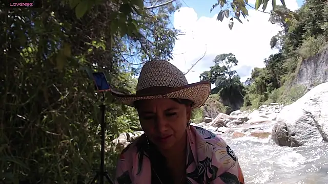 andreu mature online show from April 2026 04:04:02 PM