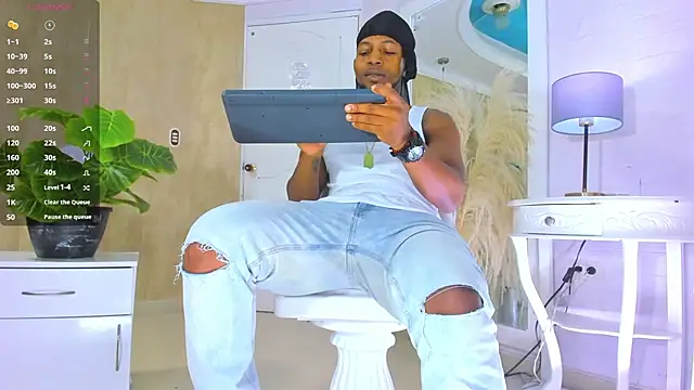 Snapshot of RicoBrown777_ chatting on June 2026 04:02:01 AM RicoBrown777 online show from June 2026 04:02:01 AM