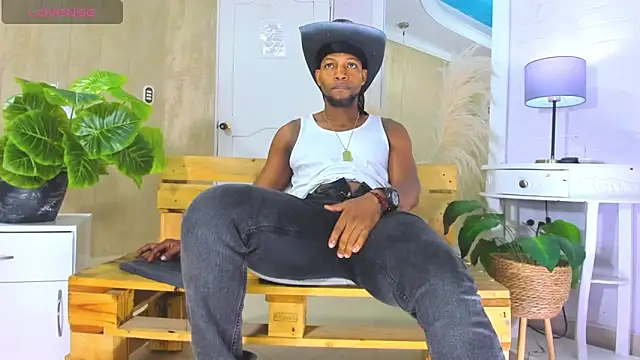 Snapshot of RicoBrown777_ chatting on June 2026 04:11:01 AM RicoBrown777 online show from June 2026 04:11:01 AM