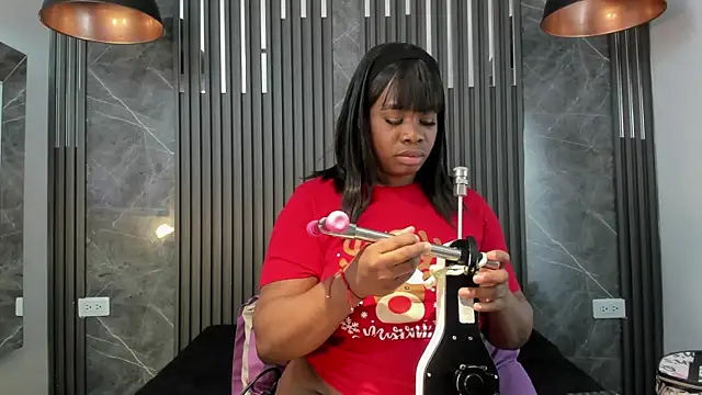 SaraiEvans online show from December 2025 03:34:02 AM