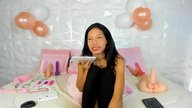 Snapshot of AndreaPinkNaughty chatting on January 2025 12:24:01 PM AndreaPinkNaughty online show from January 2025 12:24:01 PM