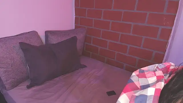 AmyW0w online show from December 2025 05:51:01 PM