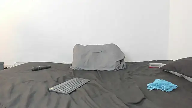 Snapshot of evanandsunny chatting on December 2024 06:16:01 PM evanandsunny online show from December 2024 06:16:01 PM