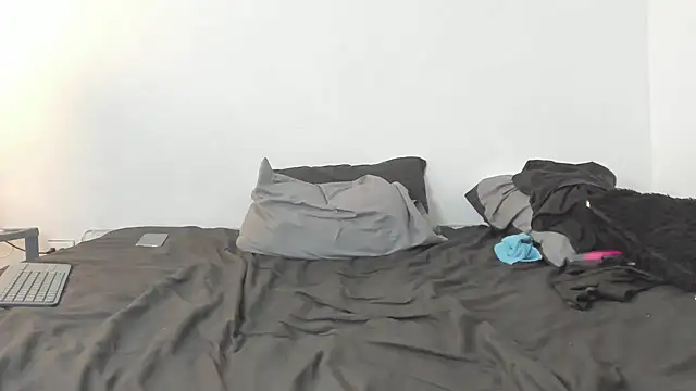 Snapshot of evanandsunny chatting on January 2025 08:00:01 PM evanandsunny online show from January 2025 08:00:01 PM