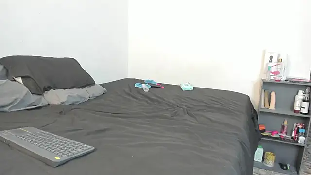 Snapshot of evanandsunny chatting on February 2025 10:42:02 PM evanandsunny online show from February 2025 10:42:02 PM