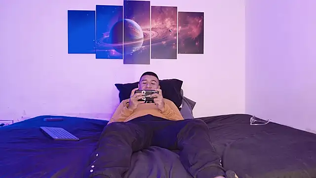 Snapshot of evanandsunny chatting on November 2025 09:41:02 PM evanandsunny online show from November 2025 09:41:02 PM