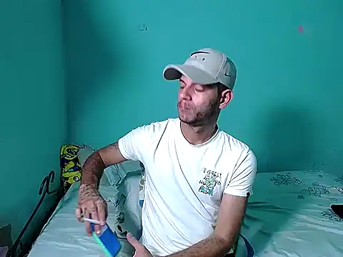 dirty boy horny online show from April 2026 09:01:02 PM