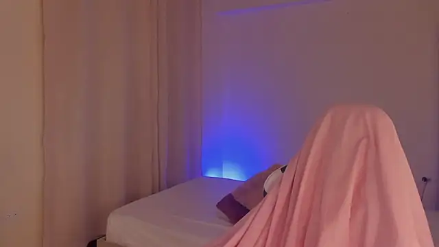 SavannahWildee online show from February 2025 06:44:01 PM