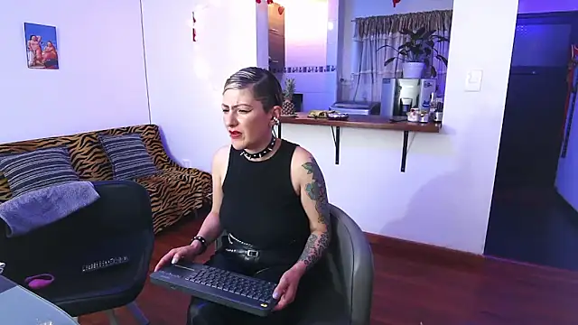 Snapshot of Maria_fernandaxxx_ chatting on February 2025 11:02:02 PM Maria fernandaxxx online show from February 2025 11:02:02 PM