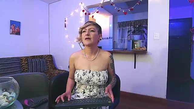 Snapshot of Maria_fernandaxxx_ chatting on February 2025 12:27:02 AM Maria fernandaxxx online show from February 2025 12:27:02 AM